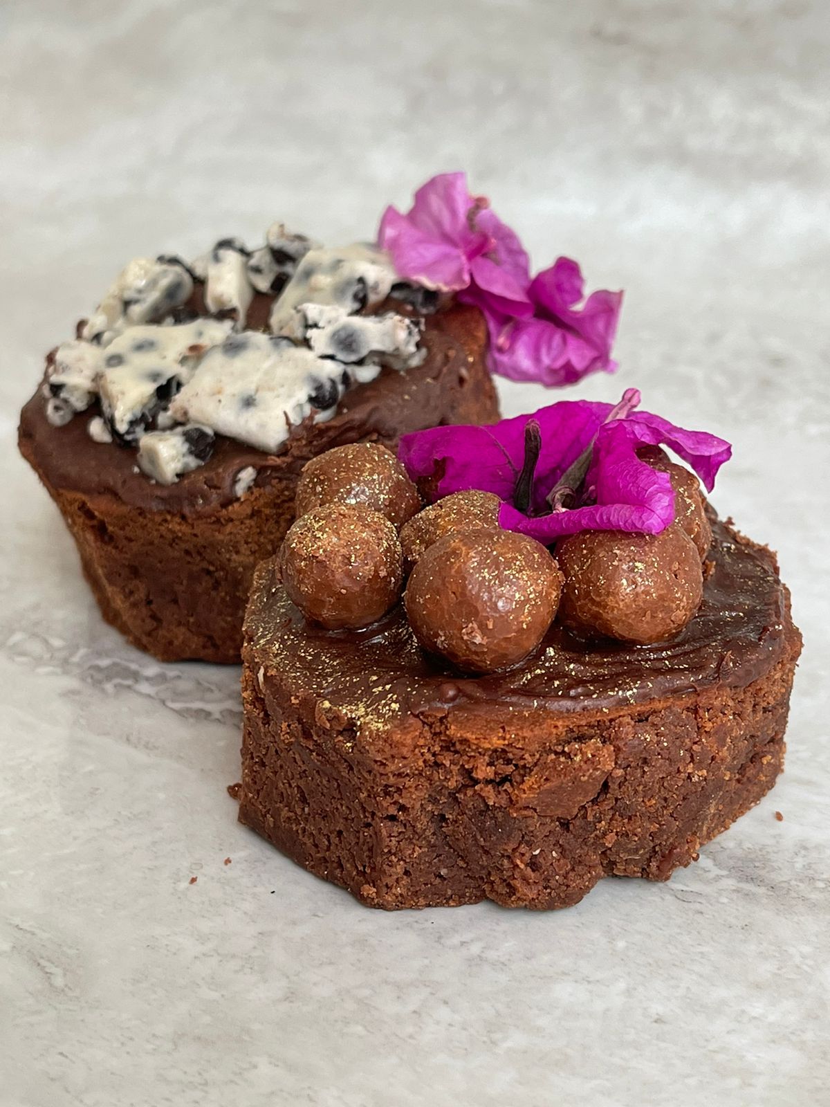 BROWNIE CON TOPPING